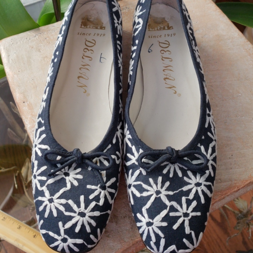 Delman Navy/white embroidered flats sz 6